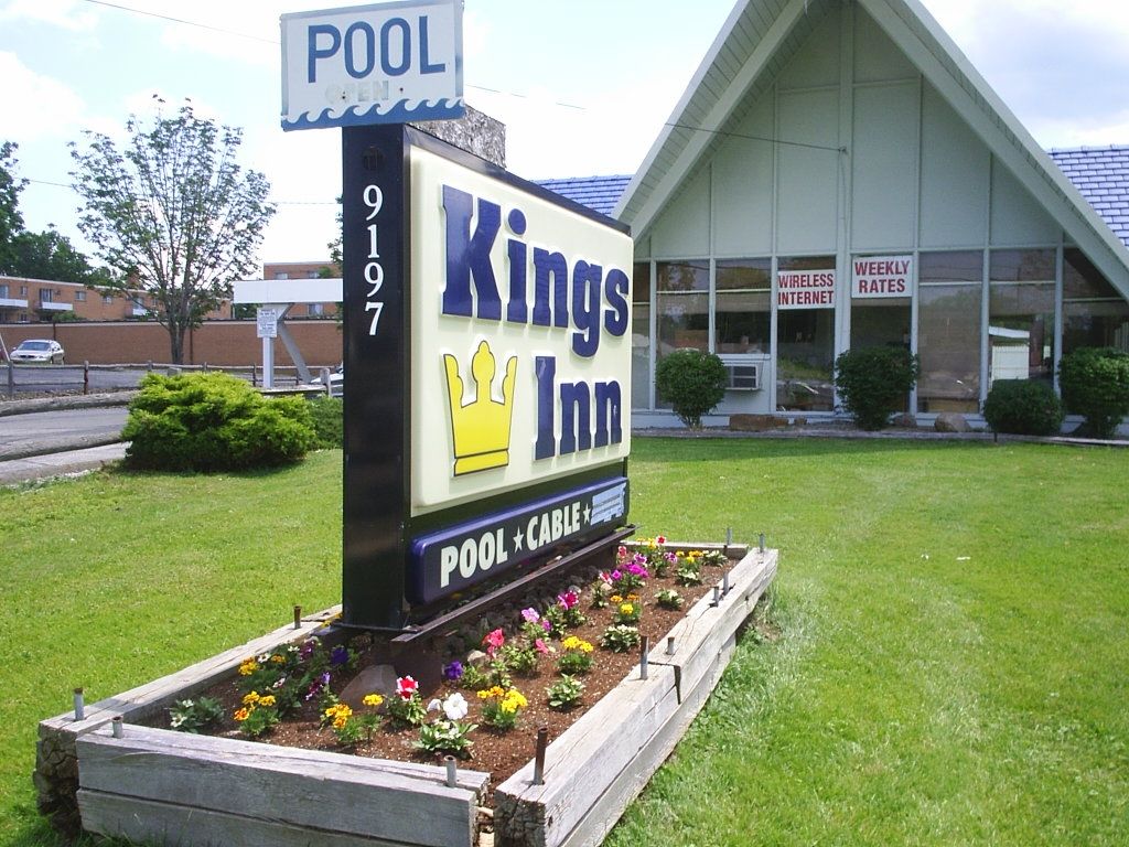 Kings Inn Cleveland Strongsville Exterior photo