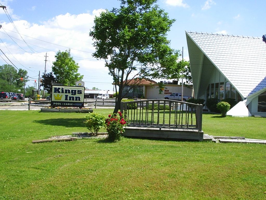 Kings Inn Cleveland Strongsville Exterior photo