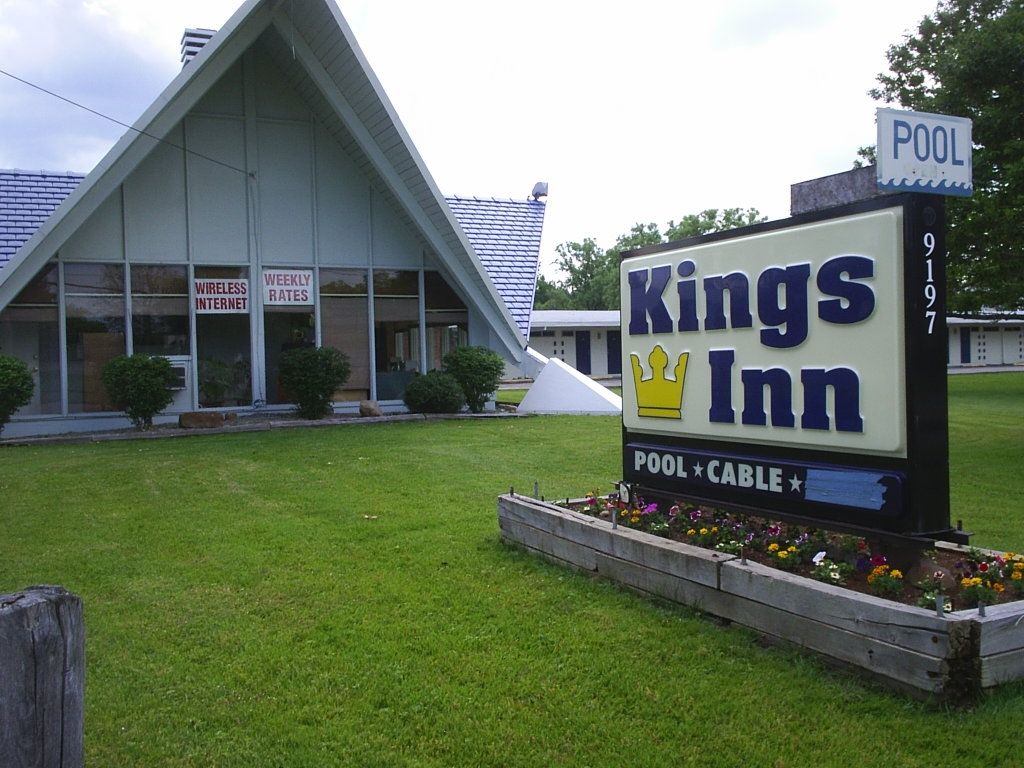 Kings Inn Cleveland Strongsville Exterior photo