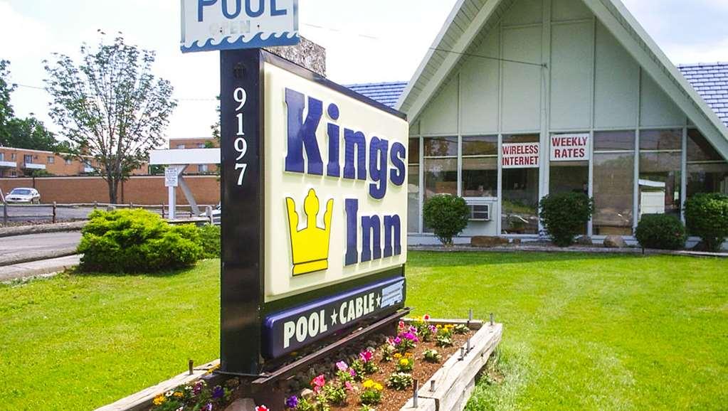 Kings Inn Cleveland Strongsville Exterior photo