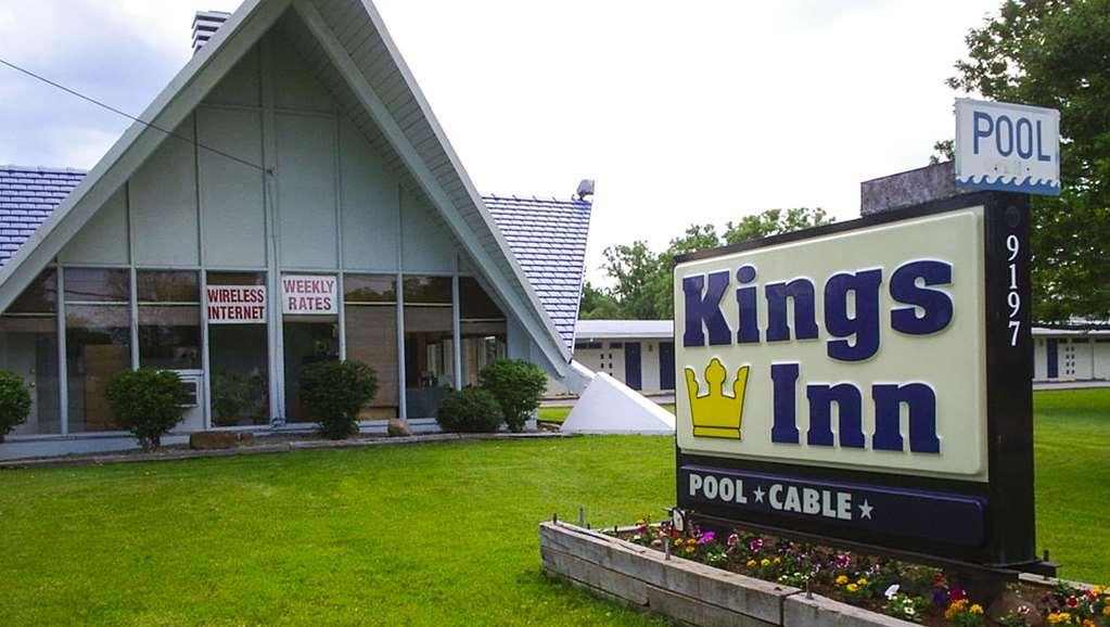 Kings Inn Cleveland Strongsville Exterior photo